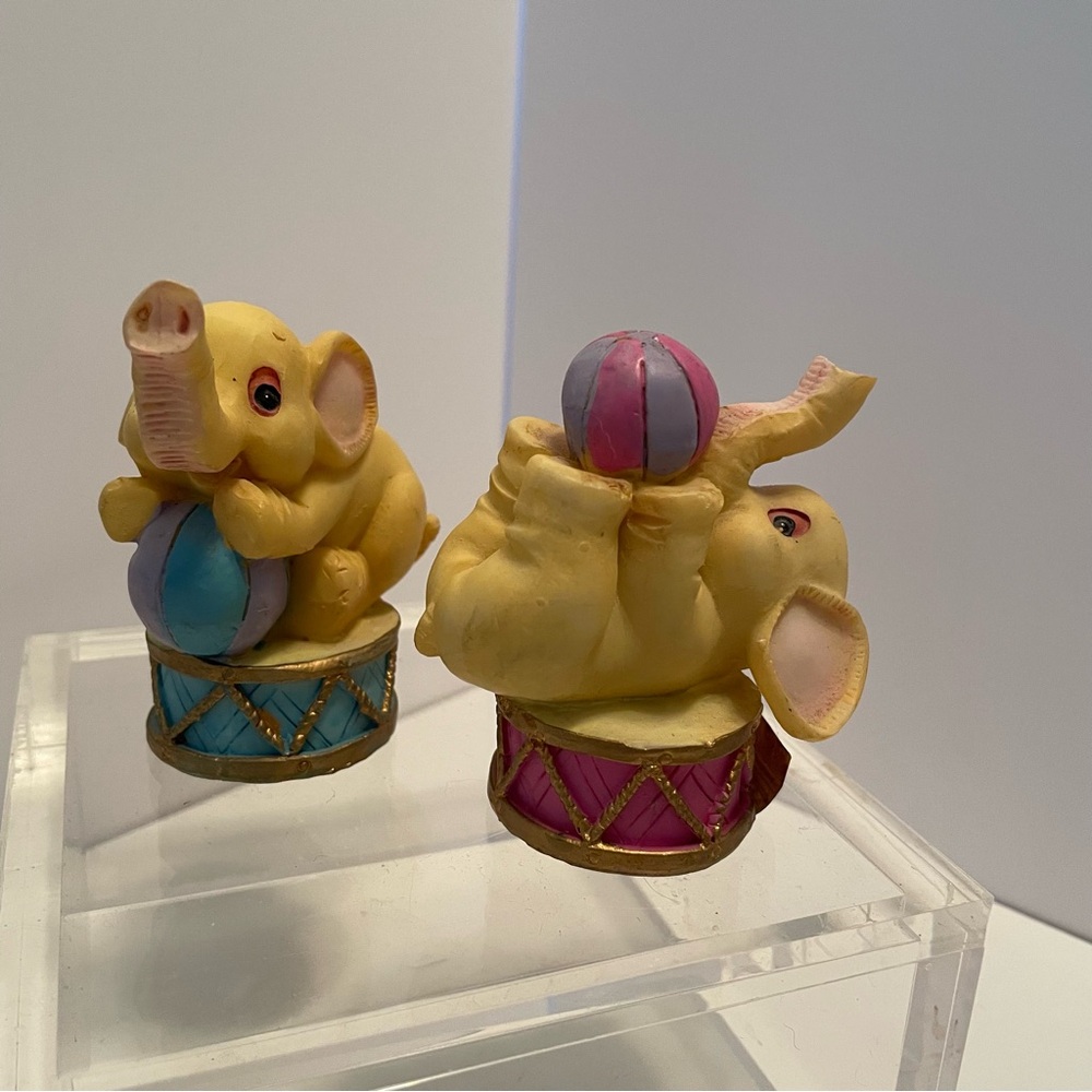 Lot‎ of 2 Yellow Baby Circus Elephant Figurines CWI